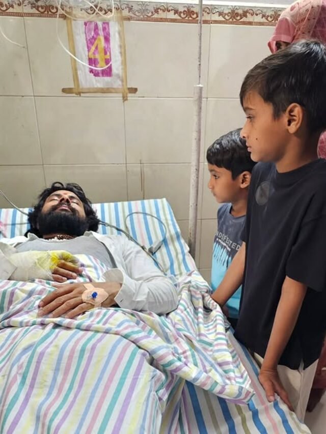 जानिए मुरली वाले हौसला की कहानी, जिन्होंने 8000 से ज्यादा सांपों को बचाया है।
